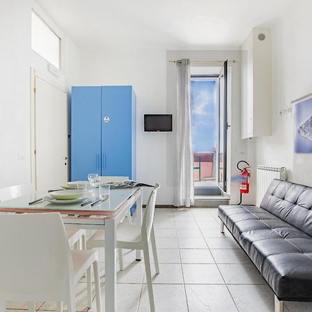 Pepita Apartment , Big Window To The Sea Манарола Екстериор снимка
