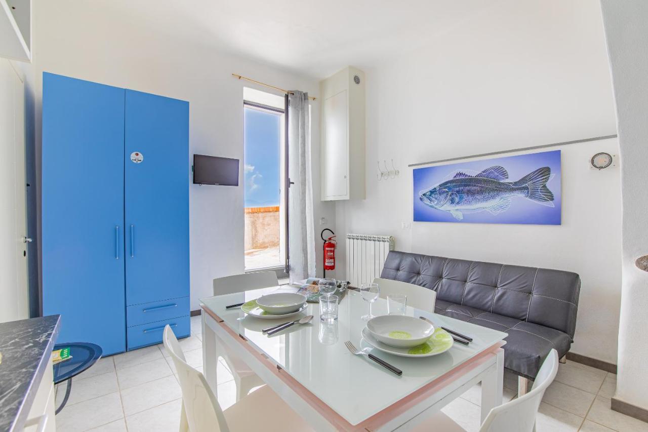 Pepita Apartment , Big Window To The Sea Манарола Екстериор снимка
