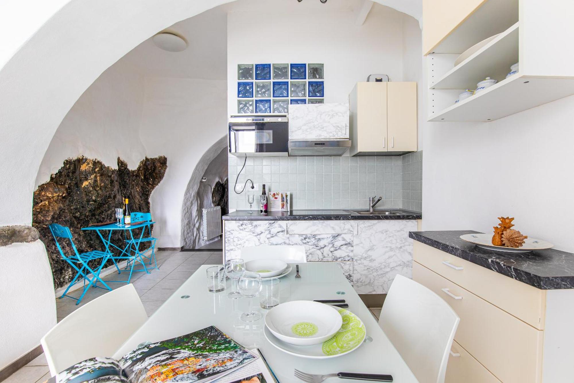 Pepita Apartment , Big Window To The Sea Манарола Екстериор снимка